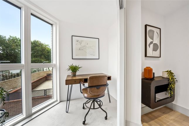 Flat for sale in Clifton Mansions, Willesden Green