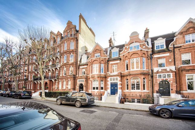 Maisonette to rent in Earls Court Square, Earls Court, London