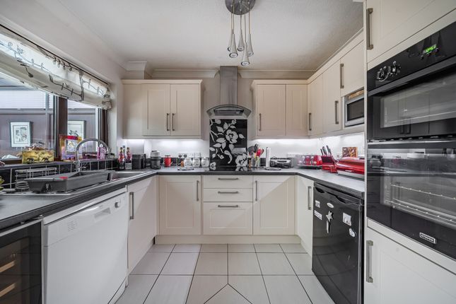 33, Billington Way, Thatcham photo 2