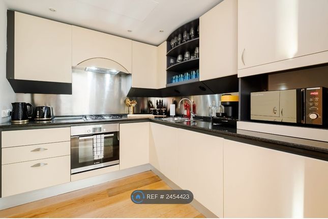 Apartment, Hanover House Westferry Circus, London photo 4