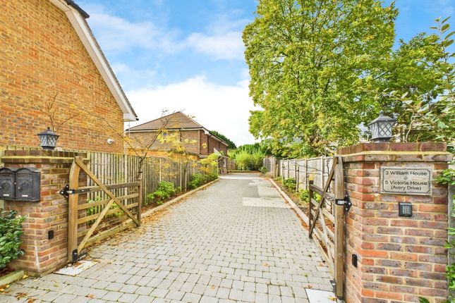 5, Avery Drive, Horsham photo 2