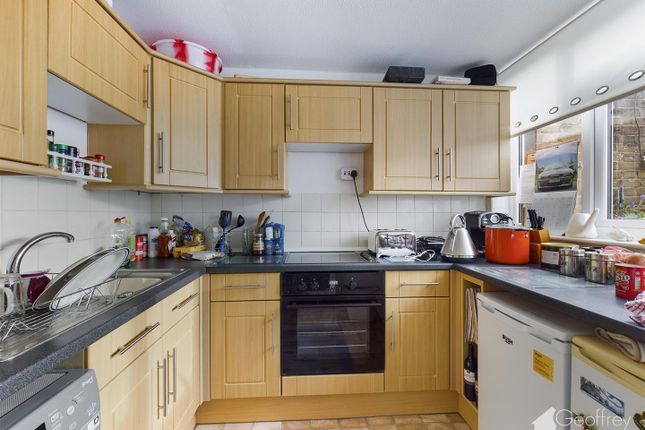 234, Brockles Mead, Harlow photo 4