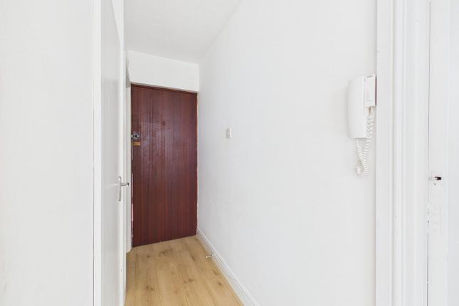 Flat 12, Garth-Mor Court, Old Road, Neath photo 2