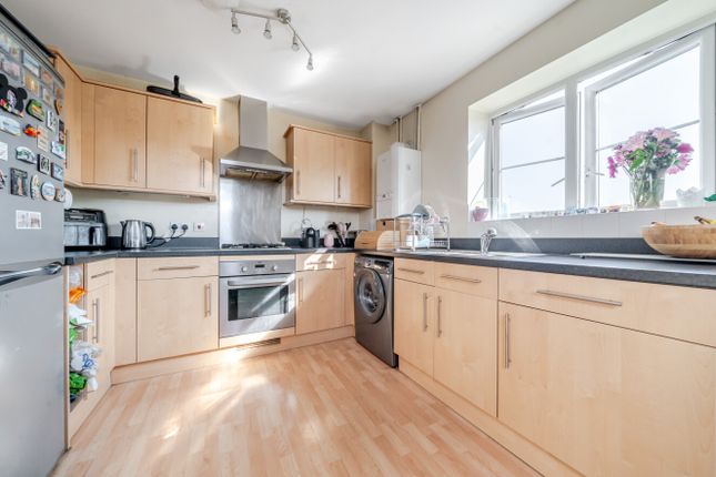 Flat Thirteen at One, Brosse Way, London photo 4