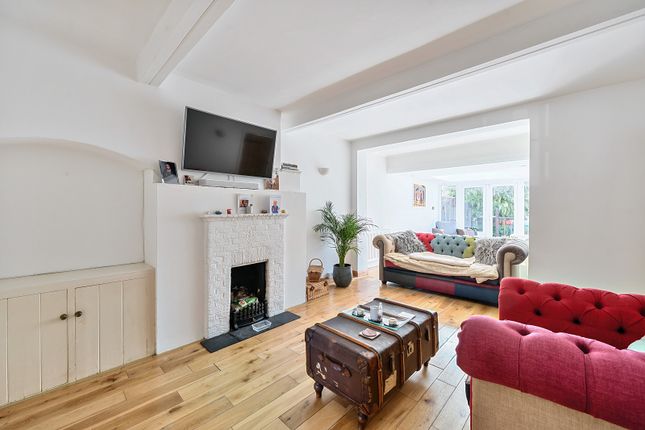 43, Chequers Lane, Tadworth photo 2