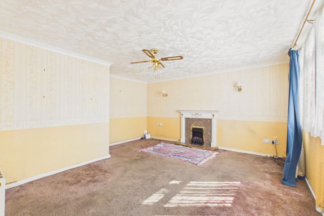 610 Stroud Crescent East, Bransholme, East Riding of Yorkshire photo 2
