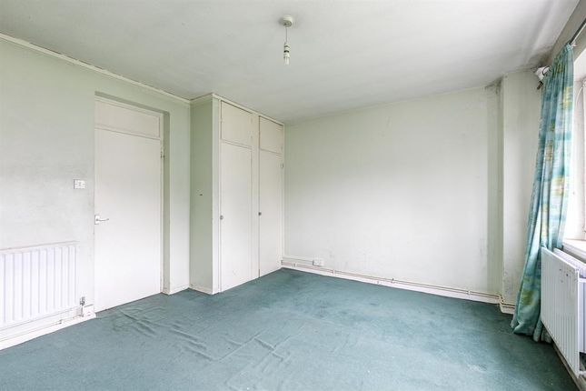 110, Somerford Grove Estate, London photo 4
