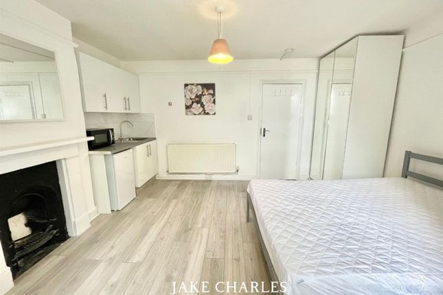 Room D, first floor, 807, High Road, North Finchley, London photo 5