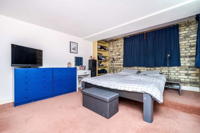 Flat 1, 61, Wapping Wall, London photo 4