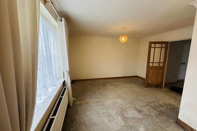 10, ST THOMAS COURT, THATCHAM photo 4