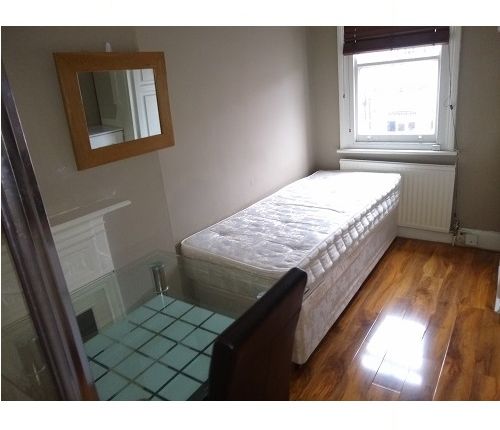 Thumbnail Room to rent in Castletown Road, West Kensington, London