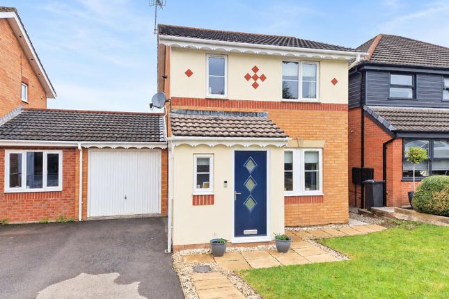 3-bed detached on Ffordd Derwen, Margam Park Village, £285,000