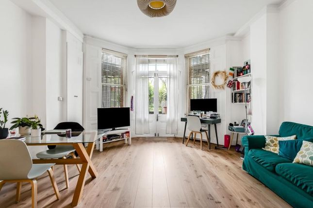 Flat to rent in Sutherland Avenue, Maida Vale