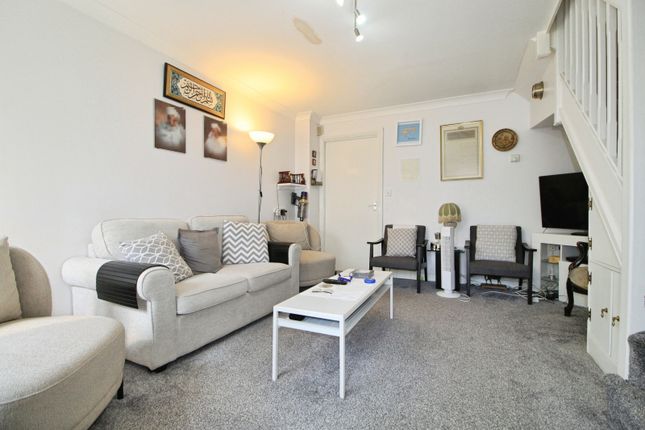20, Buttercup Close, Northolt photo 2