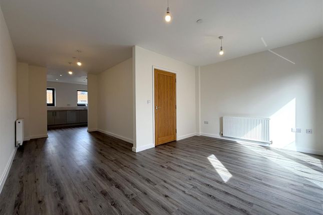 8, Bainbridge Court, Newark photo 2