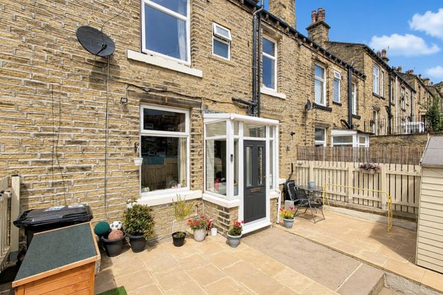 13, Siddal Grove, Halifax photo 3