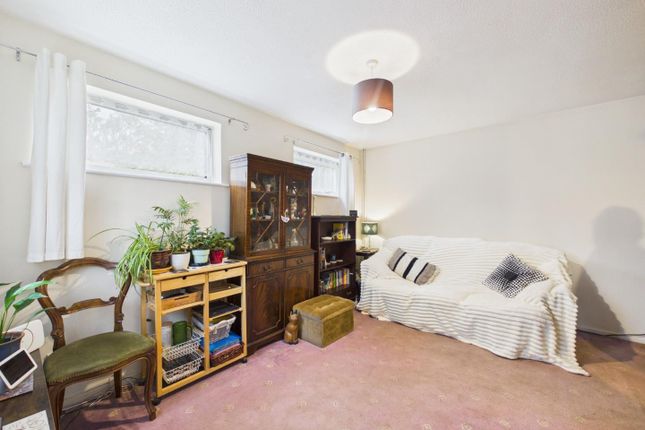 30, Manorfield, Ashford photo 3