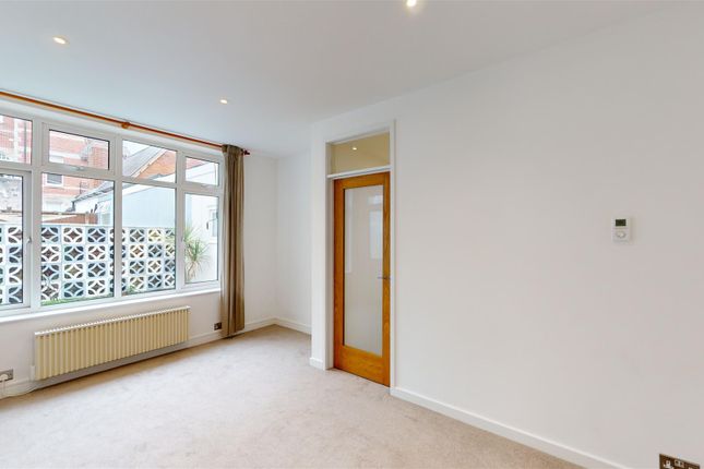 Flat 2, 34, Park Road, Swanage photo 3