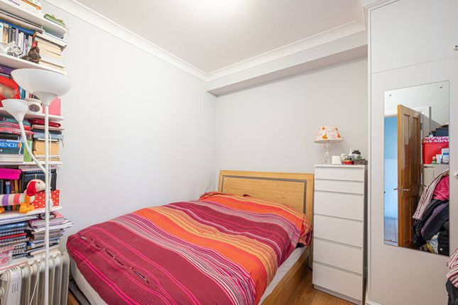 Flat for sale in Granville House, Cricklewood, London