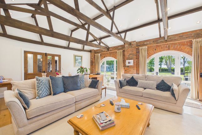 The Long Barn, Enholmes Lane, Hull photo 4