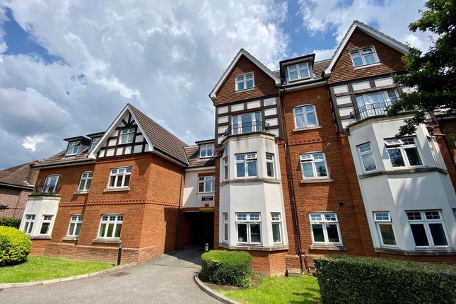 Thumbnail Flat to rent in Cheam Road, Epsom