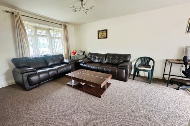 18, Overton Walk, Wolverhampton photo 3