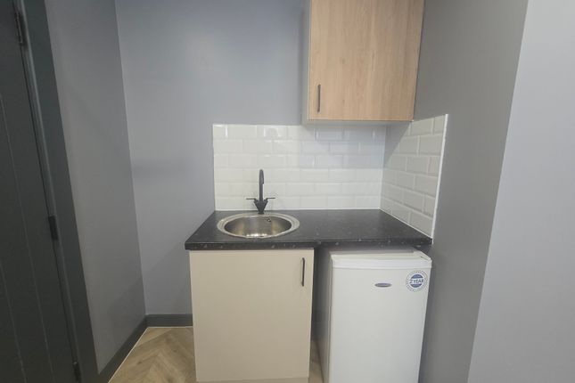 31, Halsbury Road West, Northolt photo 4