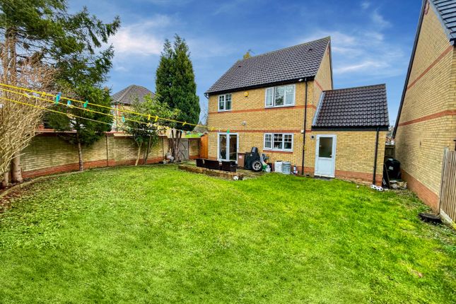 Detached house for sale in Riddy Lane, Luton, Bedfordshire