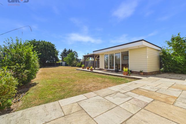 20 Scrub Lane, Hadleigh, Essex photo 4