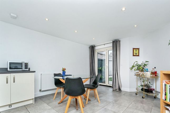 84, Flanders Close, Bicester photo 3