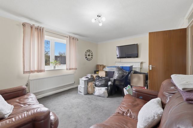 6 Thievesdale Close, Worksop photo 2