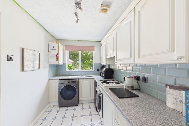 36, Moorland Close, Locks Heath, Southampton photo 2