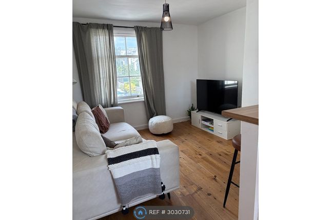 Flat, Sillwood St, Brighton photo 2