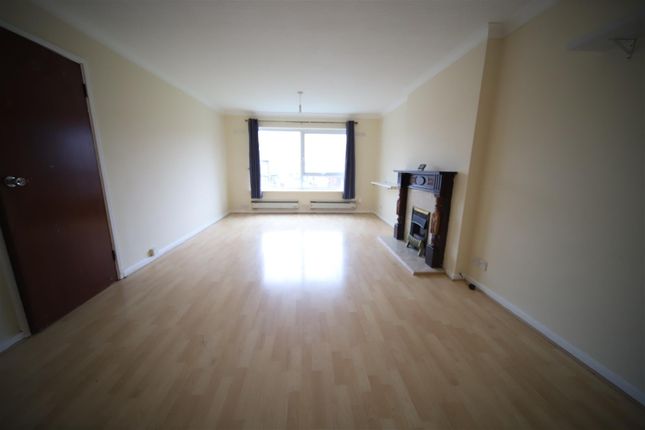 Flat to rent in Hertford Road, Enfield