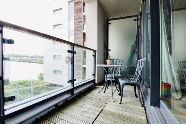 2-bed flat on Apartment 25, Breakwater House, Ferry Court, Cardiff, £200,000
