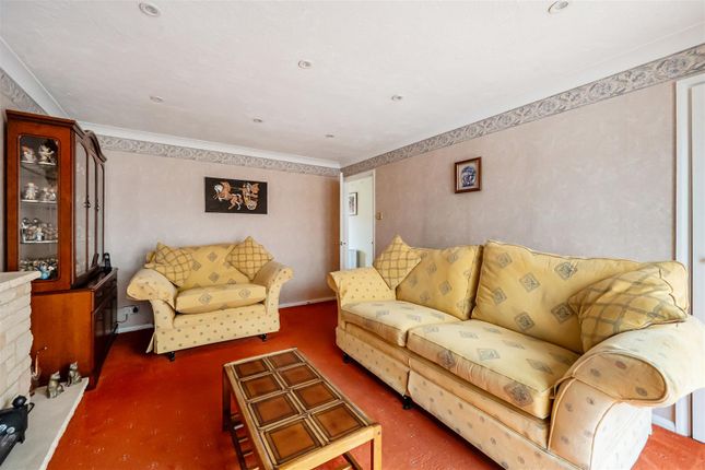 17, Bridges Close, Wokingham photo 3