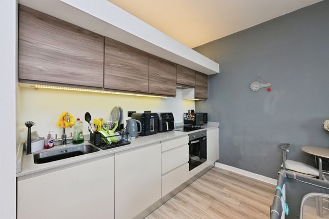 Flat 13, Deacons House, 61, High Road, Broxbourne photo 4