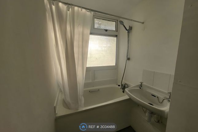 Flat, Caradoc Hall Caradoc Close, Coventry photo 3