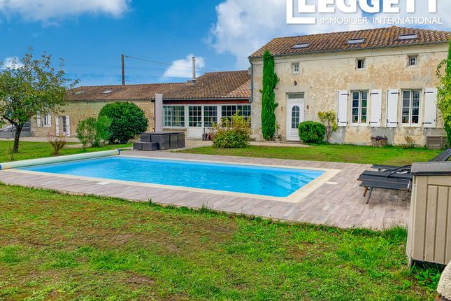 Villa for sale in Sainte-Lheurine, Charente-Maritime, Nouvelle-Aquitaine
