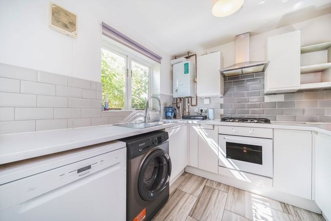 20, Shalbourne Square, London photo 5