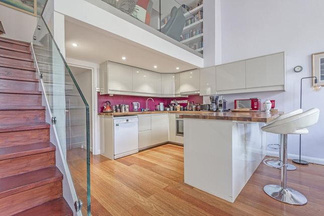 Flat for sale in Queens Gardens, London