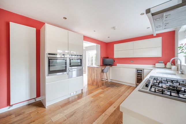 2, Barley Mow Way, Shepperton photo 2
