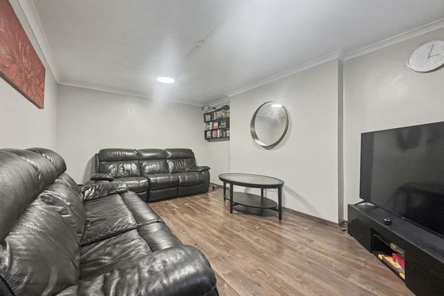 28 Magnolia Street, West Drayton photo 4