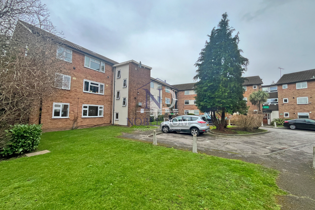 2 Bedroom Flat In Hounslow Tw3