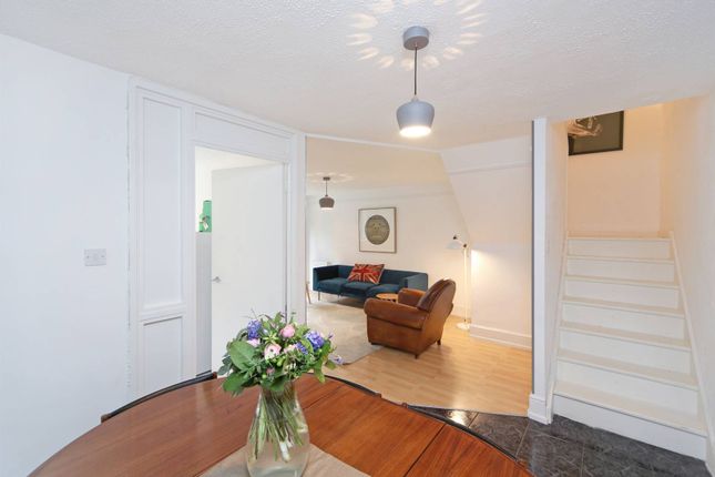 Flat for sale in Darthmouth Close, Notting Hill, London