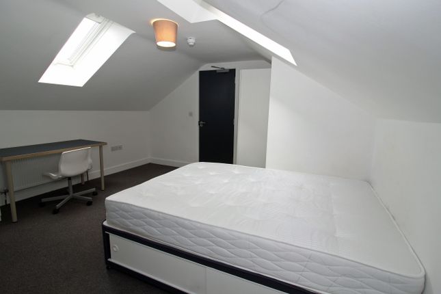 Room 8, 79, Waverley Road, Warwickshire photo 3
