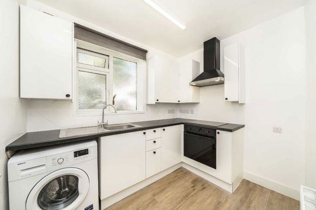 93B, Heathwood Gardens, Charlton photo 3