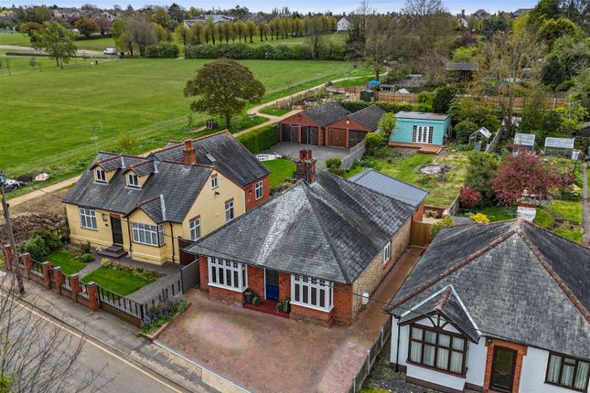 Thumbnail Bungalow for sale in Julien Court Road, Braintree