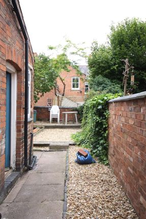 Terraced house to rent in Lytton Road, Leicester