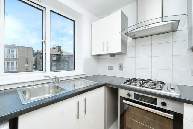 5, Sark House, 12, Clipper Way, London photo 4